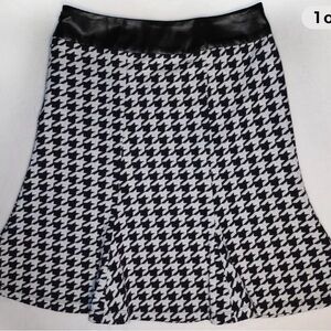Sunny Leigh Black & White Houndstooth Fluted Skirt SZ 5